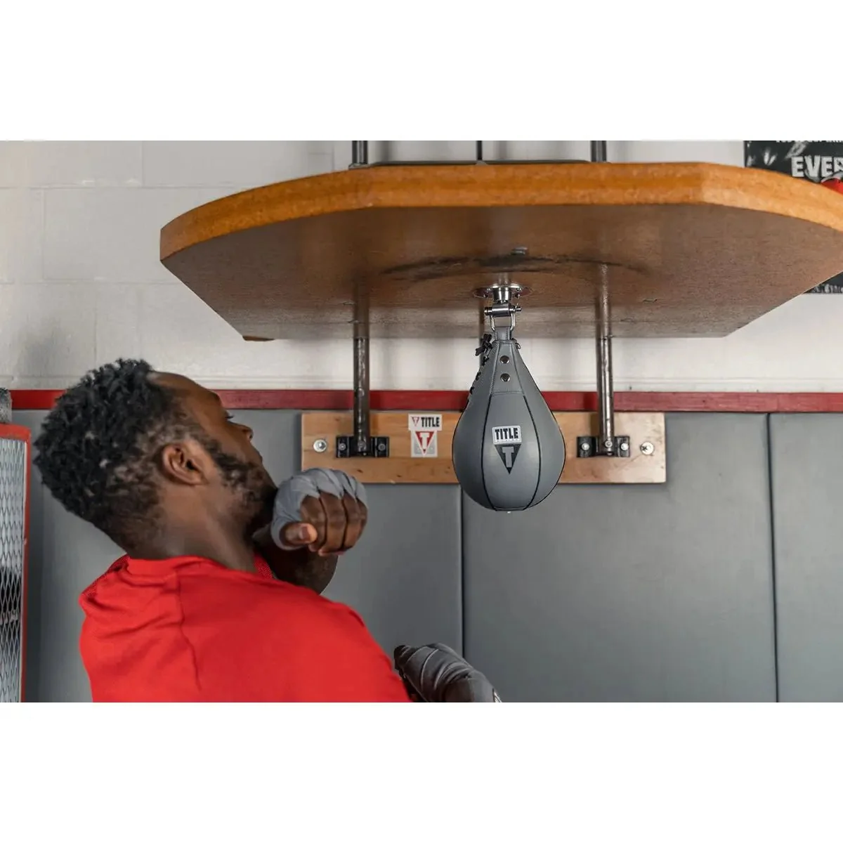 Saco de couro para boxe Title Boxing - Grande (8 cm x 11 cm) - Image 5