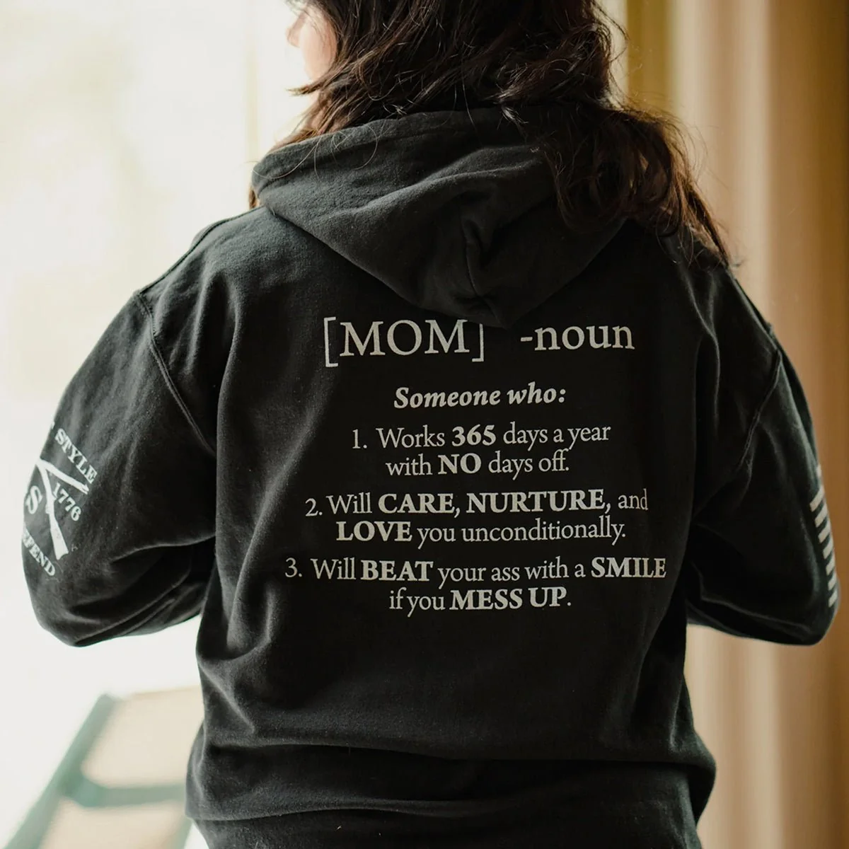 Grunt Style Moletom com capuz feminino Mom Defined - Preto - Image 5