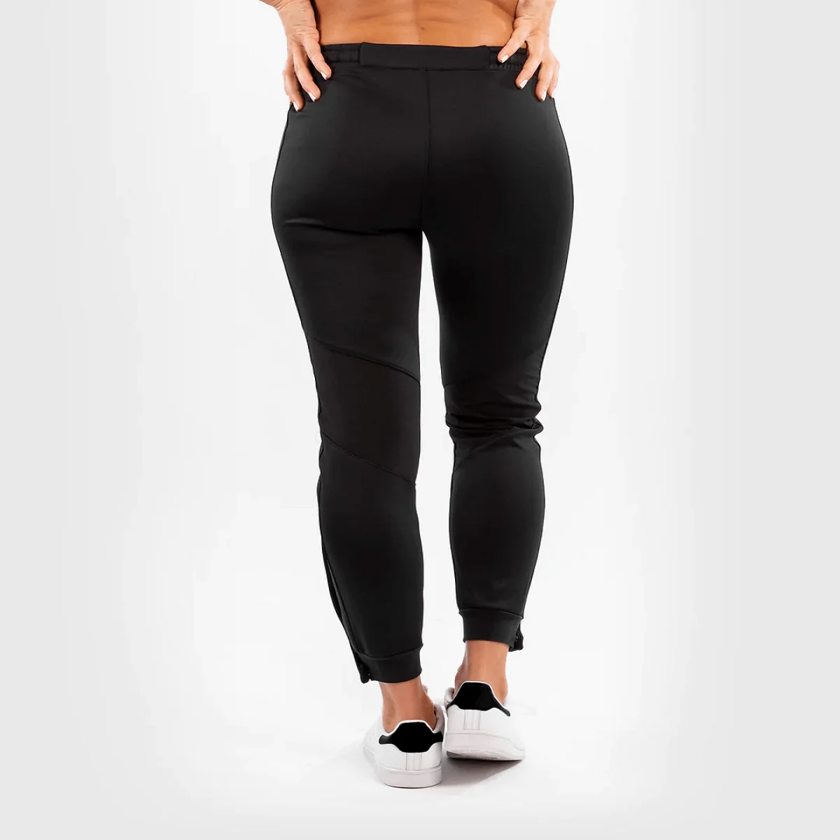 Venum Women's UFC Authentic Fight Night Walkout Calças de moletom - Preto/Dourado - Image 3